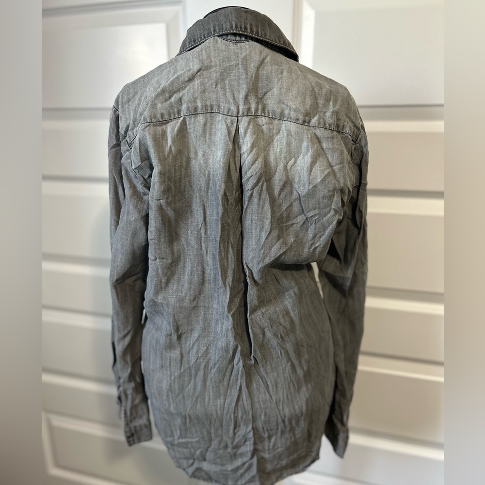 Bella Dahl Gray Chambray Pull Over Blouse - Picture 5 of 6